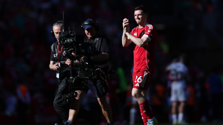 Liverpool, England, 25th April 2026.Andrew Robertson of Liverpool applauds the fans following the Liverpool vs Crystal Palace Premier League match at Anfield, Liverpool. Picture credit should read: Jessica Hornby / Sportimage EDITORIAL USE ONLY. No use with unauthorised audio, video, data, fixture lists, club/league logos or live services. Online in-match use limited to 120 images, no video emulation. No use in betting, games or single club/league/player publications. SPI_068_JH_LIVERPOOL_CRYSTAL_PALACE SPI-4733-0068
2026.04.25 Liverpool
pilka nozna , liga angielska
FC Liverpool - Crystal Palace
Foto IMAGO/PressFocus

!!! POLAND ONLY !!!