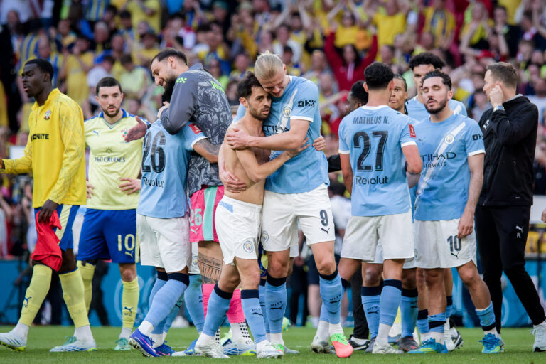 LONDON, ENGLAND - APRIL 25: Bernardo Silva of Manchester City and Erling Haaland of Manchester City after the Emirates FA Cup Semi Final match between Manchester City and Southampton on April 25, 2026 in London, England. (Photo by Pedro Porru/MB Media/Getty Images)
2026.04.25 Londyn
Pilka nozna Puchar Anglii
Manchester City - Southampton
Foto Pedro Porru/MB Media/PressFocus

!!! POLAND ONLY !!!