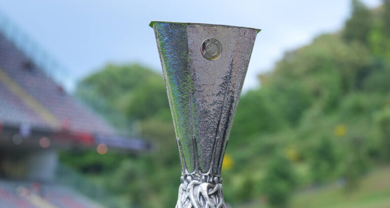 Pokal, Silber, Trophäe , Portugal, Fussball, UEFA Europa League, Halbfinale, Hinspiel, 2025/2026, SC Braga vs. SC Freiburg, 30.04.2026, Estadio Municipal de Braga, Braga, Braga Estadio Municipal de Braga Cavado Portugal *** Cup, silver, trophy, Portugal, football, UEFA Europa League, semi-final, first leg, 2025 2026, SC Braga vs SC Freiburg, 30 04 2026, Estadio Municipal de Braga, Braga, Braga Estadio Municipal de Braga Cavado Portugal Copyright: xArnexAmbergx
2026.04.30 Braga
pilka nozna , Liga Europy
SC Braga - SC Freiburg
Foto IMAGO/PressFocus

!!! POLAND ONLY !!!