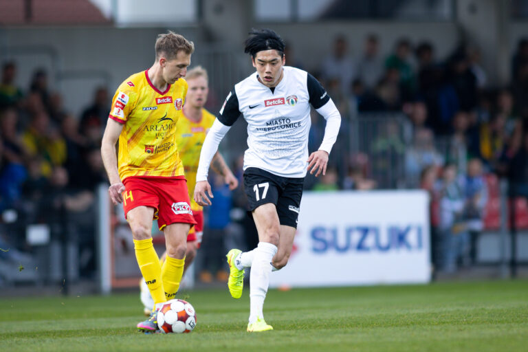 2026.05.01 Niepolomice
pilka nozna Betclic 1 Liga Sezon 2025/2026
Puszcza Niepolomice - Znicz Pruszkow
N/z Kosei Iwao Vladyslav Okhronchuk
Foto Michal Kedzierski / PressFocus

2026.05.01 Niepolomice
Football Polish Betclic 1 Liga Season 2025/2026 Puszcza Niepolomice - Znicz Pruszkow
Kosei Iwao Vladyslav Okhronchuk
Credit: Michal Kedzierski / PressFocus