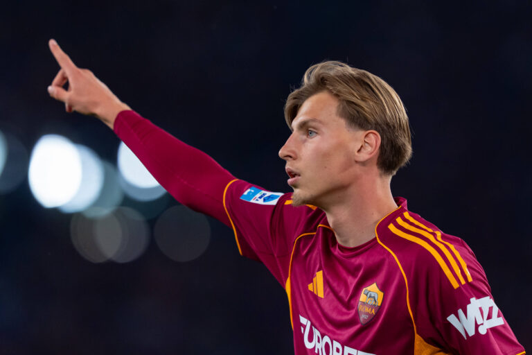 AS Roma v ACF Fiorentina - Serie A Enilive Jan Ziolkowski of AS Roma gestures during the serie Serie A Enilive match between AS Roma and ACF Fiorentina at Stadio Olimpico on May 4, 2026 in Rome, Italy Rome Stadio Olimpico Lazio Italy Copyright: xGiuseppexMaffiax 260504_SerieA_Roma-Fiorentina_GM_07132
2026.05.04 Rzym
pilka nozna , liga wloska
AS Roma - ACF Fiorentina
Foto IMAGO/PressFocus

!!! POLAND ONLY !!!