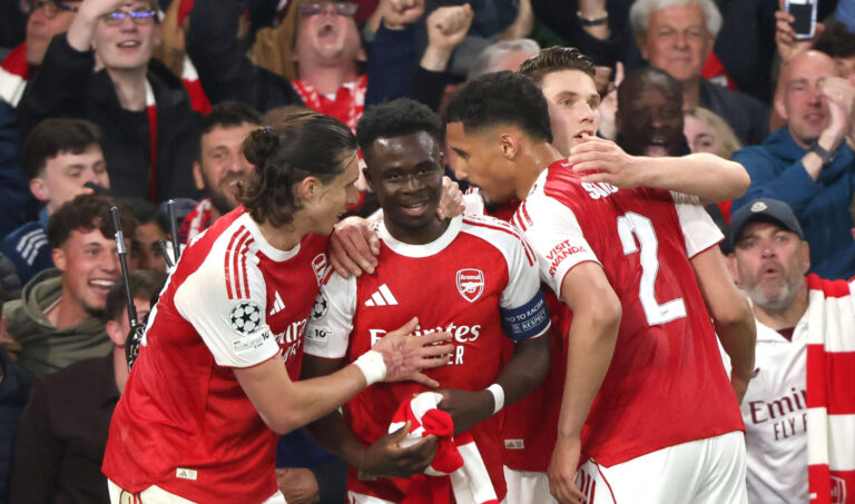 Bukayo Saka A is congratulated after scoring the first Arsenal goal 1-0 at the Arsenal v Atletico Madrid UEFA Champions League semi-final 2nd leg match, at the Emirates Stadium, London, UK on 5th May, 2026. PUBLICATIONxNOTxINxUK .
2026.05.05 Londyn
pilka nozna , Liga Mistrzow
Arsenal Londyn - Atletico Madryt
Foto IMAGO/PressFocus

!!! POLAND ONLY !!!