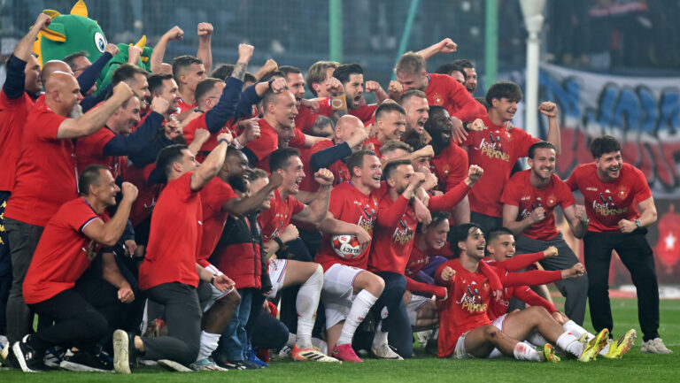 2026.05.08 Krakow
Pilka nozna , Betclic I liga , sezon 2025/26
Wisla Krakow - Chrobry Glogow
N/z Pilkarze Wisly, radosc po meczu i awansie do Ekstraklasy
Foto Krzysztof Porebski / PressFocus

2026.05.08 Krakow
Football , Polish league, second level , 2025/2026 season
Wisla Krakow - Chrobry Glogow
Pilkarze Wisly, radosc po meczu i awansie do Ekstraklasy
Credit: Krzysztof Porebski / PressFocus