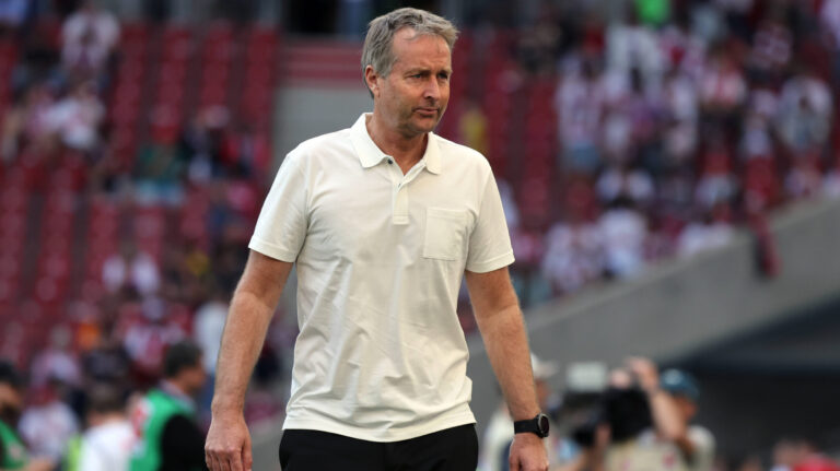 09.05.26 VfB Stuttgart - Bayer 04 Leverkusen Deutschland, Stuttgart, 09.05.2026, Fussball, Bundesliga, Saison 2025/2026, VfB Stuttgart - Bayer 04 Leverkusen: Kasper Hjulmand Trainer Bayer 04 Leverkusen. *** 09 05 26 VfB Stuttgart Bayer 04 Leverkusen Germany, Stuttgart, 09 05 2026, Football, Bundesliga, Season 2025 2026, VfB Stuttgart Bayer 04 Leverkusen Kasper Hjulmand Coach Bayer 04 Leverkusen
2026.05.09 Stuttgart
pilka nozna , liga niemiecka
VfB Stuttgart - Bayer 04 Leverkusen
Foto IMAGO/PressFocus

!!! POLAND ONLY !!!