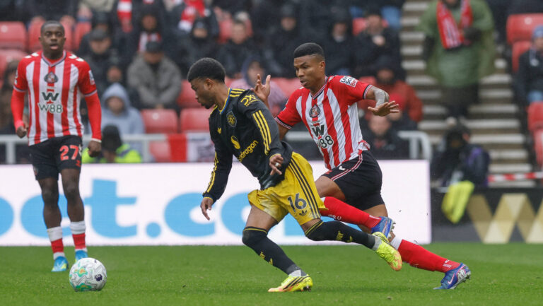 Sunderland v Manchester United, ManU Premier League Reinildo Mandava of Sunderland closes down Amad Diallo of Manchester United during the Sunderland v Manchester United Premier League match at the Stadium of Light, Sunderland, England on 9 May 2026 Credit: Craig Cowan/Every Second Media Editorial use only. All images are copyright Every Second Media Limited. No images may be reproduced without prior permission. All rights reserved. Premier League and Football League images are subject to licensing agreements with Football DataCo Limited. see https://www.football-dataco.com Copyright: xIMAGO/EveryxSecondxMediax ESM-1983-0163 CraigxCowanx/xEveryxSecondxMediax
2026.05.09 Sunderland
pilka nozna , liga angielska
Sunderland - Manchester United
Foto IMAGO/PressFocus

!!! POLAND ONLY !!!