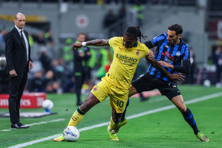 AC Milan vs Atalanta BC, Serie A football, Milano, Italy Rafael Leao of AC Milan competes for the ball with Davide Zappacosta of Atalanta BC during Serie A 2025/26 football match between AC Milan and Atalanta BC at San Siro Stadium in Milan, Italy Italy, Milan, Milan, San Siro Stadium PUBLICATIONxNOTxINxDENxNORxFINxBEL Copyright: xGonzalesxPhoto/FCIx
2026.05.10 Mediolan
pilka nozna liga wloska
AC Milan - Atalanta Bergamo

Foto IMAGO/PressFocus

!!! POLAND ONLY !!!