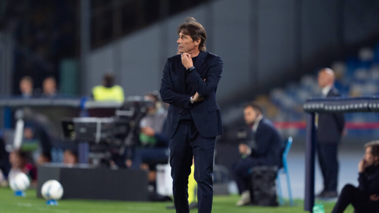 SSC Napoli v Bologna FC - Serie A Enilive Antonio Conte Head Coach of SSC Napoli looks on during the serie Serie A Enilive match between SSC Napoli and Bologna FC at Stadio Diego Armando Maradona on May 11, 2026 in Naples, Italy Naples Stadio Diego Armando Maradona Naples Italy Copyright: xGiuseppexMaffiax 260511_SerieA_Napoli-Bologna_GM_03165
2026.05.11 Neapol
pilka nozna liga wloska
SSC Napoli - Bologna FC

Foto IMAGO/PressFocus

!!! POLAND ONLY !!!