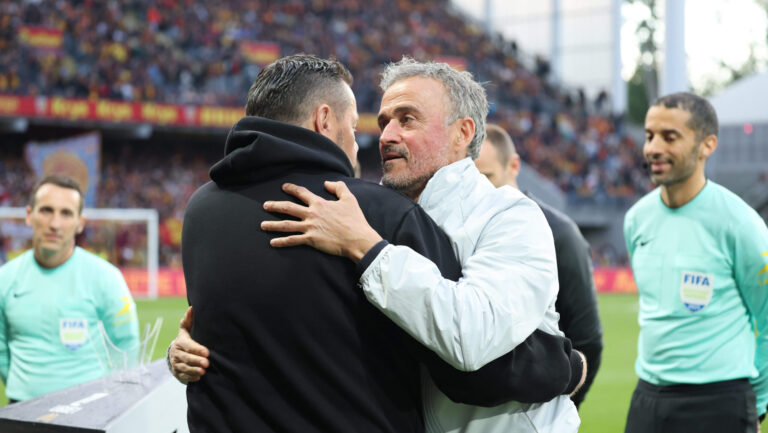 Pierre SAGE (entraineur RC Lens) et Luis ENRIQUE (entraneur Paris Saint-Germain) lors du match RC Lens vs Paris Saint-Germain, Ligue 1 J29, stade Bollaert-Delelis, le 13 mai 2026 - photo Laurent Sanson / PsnewZ - Photo : Laurent SANSON / PsnewZ/Laurent Sanson / Psnewz/ SIPA /00326316_0005/Credit:PSNEWZ/SIPA/2605132132
2026.05.13 Lens
pilka nozna liga francuska
RC Lens - Paris Saint-Germain
Foto PSNEWZ/SIPA/PressFocus

!!! POLAND ONLY !!!