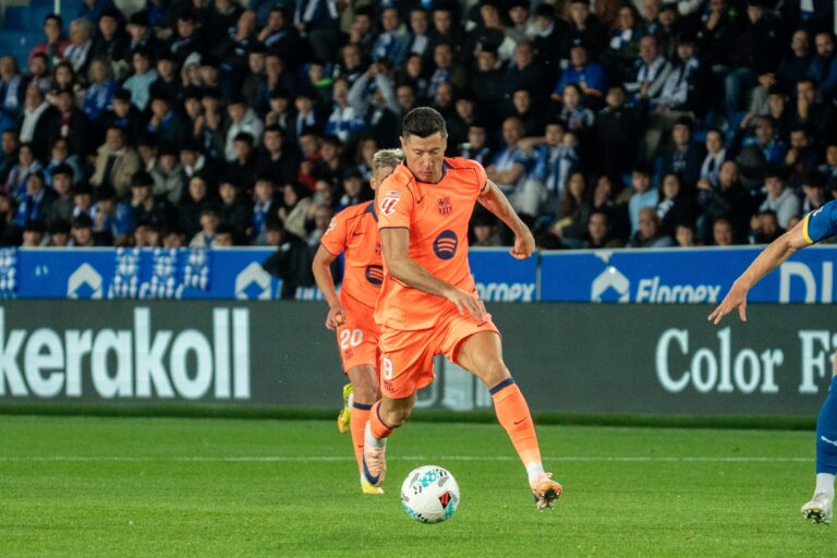 Robert Lewandowski (N9) in action with the ball during the La Liga EA Sports match between Alaves and Barcelona at Estadio Mendizorroza on May 13th 2026, in Vitoria Gasteiz, Spain (Photo by Andres Lopez Sheridan / SPP/Sipa USA)
2026.05.13 Vitoria
pilka nozna liga hiszpanska
Deportivo Alaves - FC Barcelona
Foto SPP/SIPA USA/PressFocus

!!! POLAND ONLY !!!