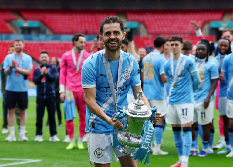 RECORD DATE NOT STATED 16th May 2026 Wembley Stadium, London, England FA Cup Final Football, Chelsea versus Manchester City Bernardo Silva of Manchester City celebrates lifting the FA Cup trophy JPxFletcher
2026.05.16 Londyn
pilka nozna puchar anglii
Chelsea Londyn - Manchester City

Foto IMAGO/PressFocus

!!! POLAND ONLY !!!
