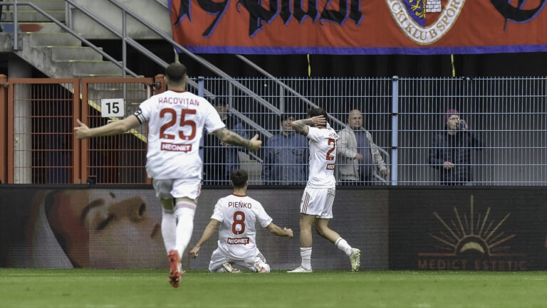 2026.05.17 Gliwice
Pilka nozna PKO Ekstraklasa sezon 2025/2026
Piast Gliwice - Rakow Czestochowa
N/z Bogdan Racovitan Tomasz Pienko Jean Carlos Silva radosc gol
Foto Mateusz Sobczak / PressFocus

2026.05.17 Gliwice
Football Polish League PKO Ekstraklasa season 2025/2026
Piast Gliwice - Rakow Czestochowa
Bogdan Racovitan Tomasz Pienko Jean Carlos Silva radosc gol
Credit: Mateusz Sobczak / PressFocus