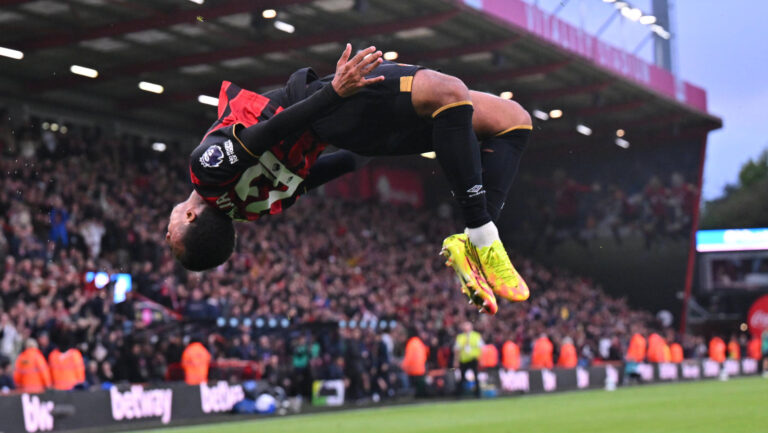 Bournemouth v Manchester City, Premier League Goal 1-0 - Eli Junior Kroupi 22 of AFC Bournemouth celebrates with a backflip after scoring the opening goal during the Premier League match between Bournemouth and Manchester City at the Vitality Stadium, Bournemouth, UK on 19 May 2026. Bournemouth Vitality Stadium Dorset UK Editorial use only DataCo restrictions apply See www.football-dataco.com , Copyright: xGrahamxHuntx PSI-24285-0050
2026.05.19 Bournemouth
pilka nozna liga angielska
AFC Bournemouth - Manchester City
Foto IMAGO/PressFocus

!!! POLAND ONLY !!!