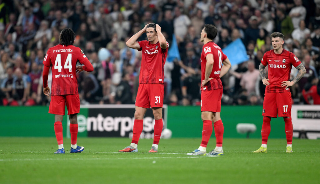 FUSSBALL EUROPA LEAGUE SAISON 2025/2026 Finale in Istanbul 20.05.2026 SC Freiburg - Aston Villa Enttaeuschung SC Freiburg, v. li., Johan Manzambi , Igor Matanovic, Maximilian Eggestein, Lukas Kuebler *** FOOTBALL EUROPA LEAGUE SEASON 2025 2026 Final in Istanbul 20 05 2026 SC Freiburg Aston Villa Disappointment SC Freiburg, from left , Johan Manzambi , Igor Matanovic, Maximilian Eggestein, Lukas Kuebler
2026.05.20 Stambul
pilka nozna liga europy
SC Freiburg - Aston Villa

Foto IMAGO/PressFocus

!!! POLAND ONLY !!!