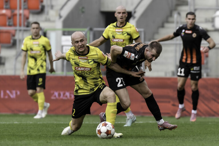 2026.05.24 Sosnowiec
Pilka nozna Betclic 1. Liga sezon 2025/2026
Wieczysta Krakow - Chrobry Glogow
N/z Michal Pazdan Kacper Laskowski
Foto Mateusz Sobczak / PressFocus

2026.05.24 Sosnowiec
Football Polish first league - second level 2025/26 season
Wieczysta Krakow - Chrobry Glogow
Michal Pazdan Kacper Laskowski
Credit: Mateusz Sobczak / PressFocus
