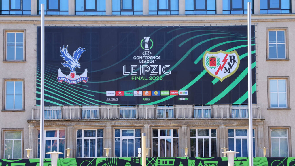 Leipzig Stadium / Conference League UEFA Conference League Finale am 27.05.2026, Crystal Palace ENG vs. Rayo Vallecano ESP , Leipzig, 25.05.2026, Leipzig Stadium, Ort des Finals 2026. Im Bild: Leipzig Stadium Aussenansicht. Die leipziger Red Bull Arena, Heimstatt des Bundesligisten RB Leipzig, firmiert für das Finale als LEIPZIG STADIUM und wurde mit UEFA Branding versehen. *** Leipzig Stadium Conference League UEFA Conference League Final on 27 05 2026, Crystal Palace ENG vs Rayo Vallecano ESP , Leipzig, 25 05 2026, Leipzig Stadium, venue of the 2026 final In the picture Leipzig Stadium exterior view The Leipzig Red Bull Arena, home of Bundesliga club RB Leipzig, will be known as LEIPZIG STADIUM for the final and has been provided with UEFA branding Picture Point
2026.05.25 Lipsk
pilka nozna
UEFA Liga Konferencji
Foto IMAGO/PressFocus

!!! POLAND ONLY !!!
