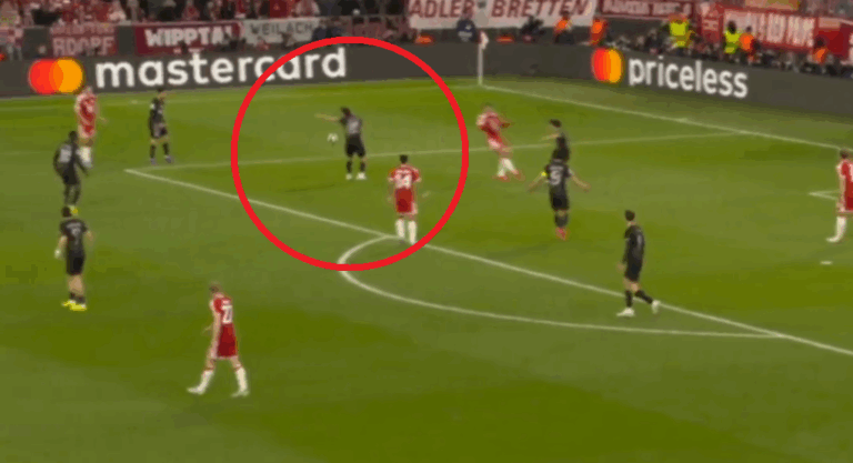 Kontrowersja w Monachium! Arbiter nie odgwizdał karnego dla Bayernu [WIDEO]