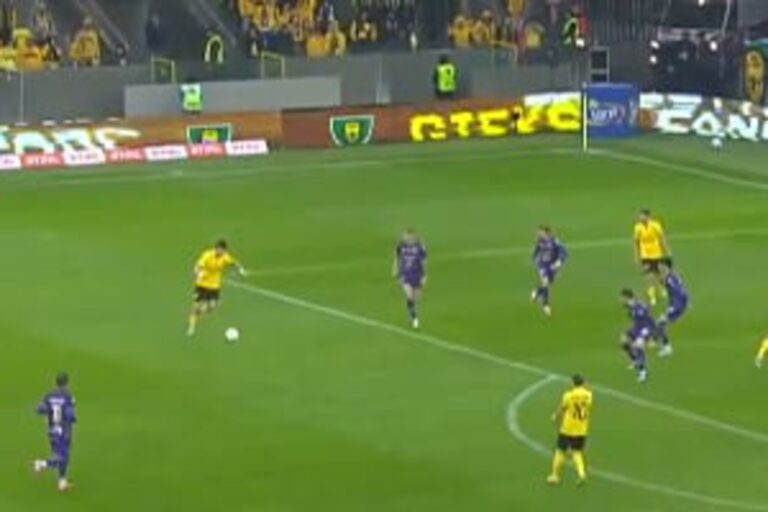 Cudowny gol w hicie Ekstraklasy! Idealne uderzenie z dystansu [WIDEO]