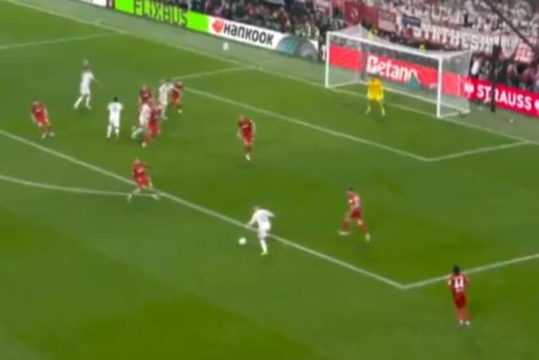 Kosmiczna bramka w finale Ligi Europy! Samo okienko [WIDEO]