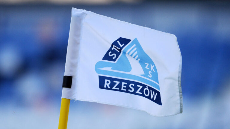2021.08.14 Rzeszow
Pilka nozna, eWinner II liga, sezon 2021/2022
Stal Rzeszow - Chojniczanka Chojnice
N/z Choragiewka w barwach Stali, herb Stali, ilustracja, zdjecie ilustracyjne
Foto Krzysztof Porebski / PressFocus

2021.08.14 Rzeszow
Football, Polish second league - third level, 2021/2022 season
Stal Rzeszow - Chojniczanka Chojnice
Choragiewka w barwach Stali, herb Stali, ilustracja, zdjecie ilustracyjne
Credit: Krzysztof Porebski / PressFocus