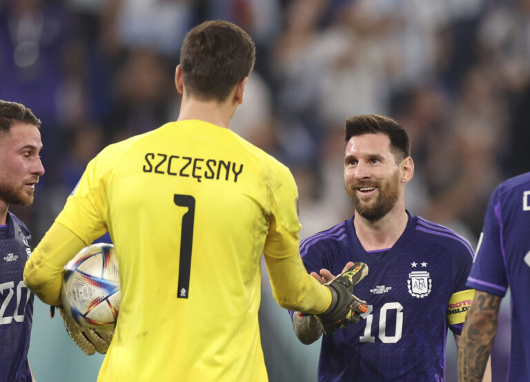 (221130) -- DOHA, Nov. 30, 2022 (Xinhua) -- Lionel Messi (R) of Argentina claps hands with Poland's goalkeeper Wojciech Szczesny before making a penalty kick during their Group C match at the 2022 FIFA World Cup at Stadium 974 in Doha, Qatar, Nov. 30, 2022. (Xinhua/Cao Can)

2022.11.30 DOHA
pilka nozna Mistrzostwa Swiata Katar 2022
Polska - Argentyna
Foto Cao Can/Xinhua/PressFocus

!!! POLAND ONLY !!!