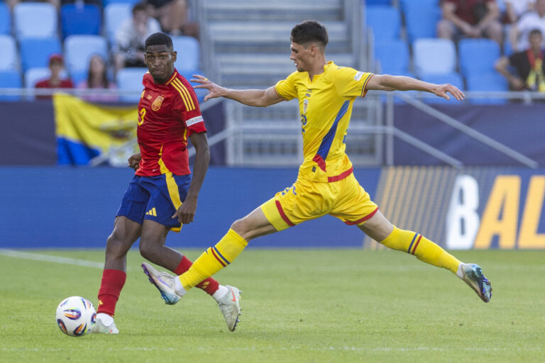 UEFA U21, U 21 Europameisterschaft: Spanien - Rumanien 14.06.2025 Cristian Mosquera Spanien, 3, Vladislav Blanuta Rumanien, 22 bei der UEFA U21-Europameisterschaft im Spiel Spanien - Rumanien, am 14.06.2025, NFS Bratislava, Bratislava, Slowakei *** UEFA U21 European Championship Spain Romania 14 06 2025 Cristian Mosquera Spain, 3 , Vladislav Blanuta Romania, 22 at the UEFA U21 European Championship in the match Spain Romania, on 14 06 2025, NFS Bratislava, Bratislava, Slovakia Copyright: xBEAUTIFULxSPORTS/Meuselx
2025.06.14 Bratyslawa
pilka nozna , Mistrzostwa Europy U-21
Hiszpania U21 - Rumunia U21
Foto IMAGO/PressFocus

!!! POLAND ONLY !!!