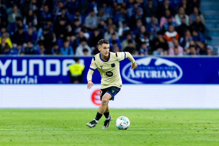 Real Oviedo v FC Barcelona, Barca - LaLiga EA Sports OVIEDO, SPAIN - SEPTEMBER 25: Marc Casado of FC Barcelona runs with the ball during to the LaLiga EA Sports match between Real Oviedo and FC Barcelona at Carlos Tartiere stadium on September 25, 2025 in Oviedo, Spain. Photo by Diego Simon/Photo Players Images/Magara Press Oviedo Estadio Carlos Tartiere Spain Copyright: xDiegoxSimonx
2025.09.25 Oviedo
pilka nozna , liga hiszpanska
Real Oviedo - FC Barcelona
Foto IMAGO/PressFocus

!!! POLAND ONLY !!!