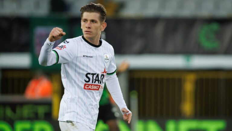 OHL?s Lukasz Lakomy celebrates after scoring during a soccer match between Cercle Brugge and Oud-Heverlee Leuven, Saturday 08 November 2025 in Brugge, on day 14 of the 2025-2026 'Jupiler Pro League' first division of the Belgian championship. BELGA PHOTO KURT DESPLENTER (Photo by KURT DESPLENTER/Belga/Sipa USA)
2025.11.08 Brugia
pilka nozna liga belgijska
Cercle Brugge - Oud-Heverlee Leuven
Foto Belga/SIPA USA/PressFocus

!!! POLAND ONLY !!!