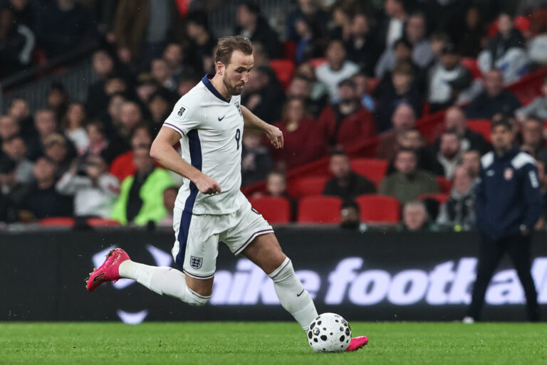 Harry Kane of England breaks with the ball during the FIFA World Cup Qualifiers round 9 match England vs Serbia at Wembley Stadium, London, United Kingdom, 13th November 2025

(Photo by Alfie Cosgrove/News Images)

*** GER AUT SUI OUT *** in London, United Kingdom on 11/13/2025. (Photo by Alfie Cosgrove/News Images/Sipa USA)
2025.11.13 Londyn
pilka nozna , eliminacje , kwalifikacje do mistrzostw swiata 2026
Anglia - Serbia
Foto News Images/SIPA USA/PressFocus

!!! POLAND ONLY !!!