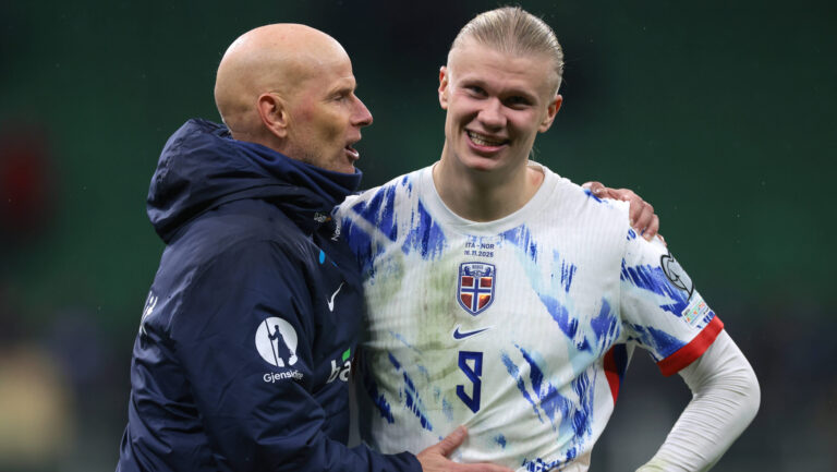 Milan, Italy, 16th November 2025. Erling Haaland of Norway reacts with Stale Solbakken Head Coach of Norway following the final whistle of the Italy vs Norway FIFA World Cup, WM, Weltmeisterschaft, Fussball European Qualifying match at Giuseppe Meazza, Milan. Picture credit should read: Jonathan Moscrop / Sportimage EDITORIAL USE ONLY. No use with unauthorised audio, video, data, fixture lists, club/league logos or live services. Online in-match use limited to 120 images, no video emulation. No use in betting, games or single club/league/player publications. SPI_215_JM_ITALY_NORWAY_EQ SPI-4294-0215
2025.11.16 Kiszyniow
pilka nozna , eliminacje , kwalifikacje do mistrzostw swiata 2026
Moldawia - Wlochy
Foto IMAGO/PressFocus

!!! POLAND ONLY !!!