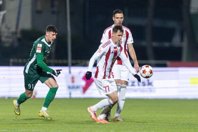 2025.11.21 Pruszkow pilka nozna Betclic 1. Liga sezon 2025/2026
Pogon Grodzisk Mazowiecki - Slask Wroclaw
N/z Przemyslaw Banaszak (Slask), Jakub Adkonis (Pogon)
Foto Tomasz Jastrzebowski / Foto Olimpik / PressFocus

2025.11.21 Pruszkow Football Polish 1st Division 2025/2026
Pogon Grodzisk Mazowiecki - Slask Wroclaw
Przemyslaw Banaszak (Slask), Jakub Adkonis (Pogon)
Credit: Tomasz Jastrzebowski / Foto Olimpik / PressFocus