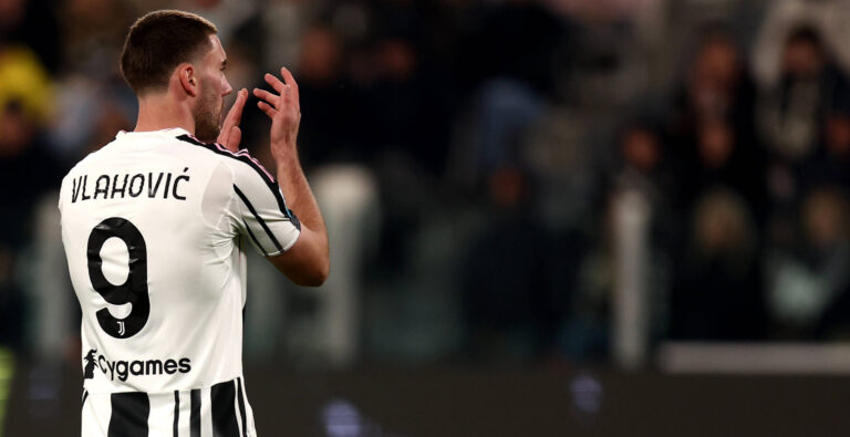 Juventus Fc vs Cagliari Calcio Dusan Vlahovic of Juventus Fc gestures during the Serie A football match beetween Juventus Fc and Cagliari Calcio at Allianz Stadium on November 29, 2025 in Turin, Italy . Torino Allianz Stadium Italy Copyright: xMarcoxCanonierox
2025.11.29 Turyn
pilka nozna , liga wloska
Juventus Turyn - Cagliari Calcio
Foto IMAGO/PressFocus

!!! POLAND ONLY !!!