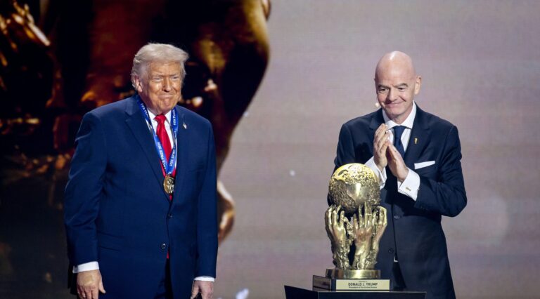 12/5/2025 - WASHINGTON - President Donald Trump receives the FIFA Peace Prize from FIFA President Gianni Infantino during the draw for the 2026 World Cup in the United States. ANP KOEN VAN WEEL /ANP/Sipa USA
2025.12.05 Waszyngton 
pilka nozna  losowanie grup Mistrzostwa Swiata 
losowanie grup Mistrzostwa Swiata Kanada USA Meksyk 2026
Foto ANP/SIPA USA/PressFocus

!!! POLAND ONLY !!!
