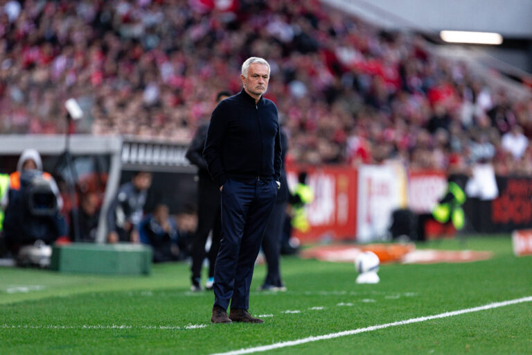 SL Benfica v Vitoria SC - Liga Portugal Betclic 2025/26 LISBOA, PORTUGAL - MARCH 8: Jose Mourinho, Head Coach of SL Benfica, looks on during the Liga Portugal Betclic 2025 26 match between SL Benfica and Vitoria SC at Estadio da Luz on March 21, 2026 in Lisboa, Portugal.Photo by Davide Puglisi/RSM Press via Photo Players Images/Magara press Lisboa Estadio da Luz Portugal Copyright: xDavidexPuglisix
2026.03.21 Lizbona
pilka nozna , liga portugalska
Benfica Lizbona - Vitoria Guimaraes
Foto IMAGO/PressFocus

!!! POLAND ONLY !!!