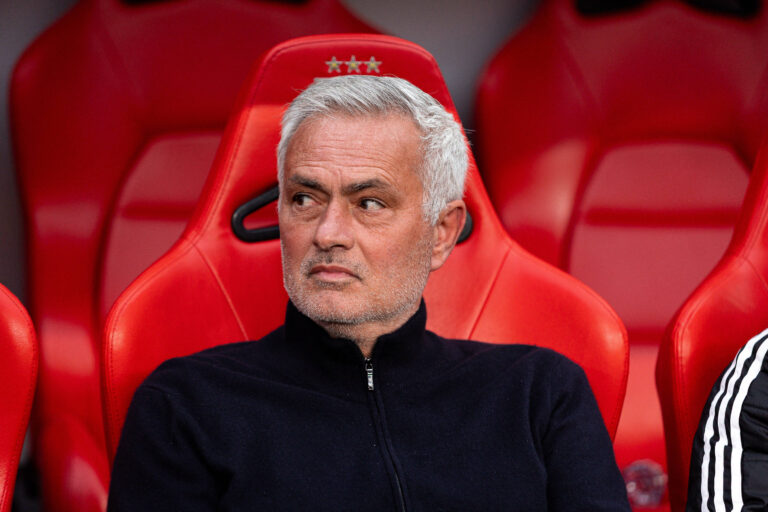 SL Benfica v Vitoria SC - Liga Portugal Betclic 2025/26 LISBOA, PORTUGAL - MARCH 8: Jose Mourinho, Head Coach of SL Benfica, looks on prior to the Liga Portugal Betclic 2025 26 match between SL Benfica and Vitoria SC at Estadio da Luz on March 21, 2026 in Lisboa, Portugal.Photo by Davide Puglisi/RSM Press via Photo Players Images/Magara press Lisboa Estadio da Luz Portugal Copyright: xDavidexPuglisix
2026.03.21 Lizbona
pilka nozna , liga portugalska
Benfica Lizbona - Vitoria Guimaraes
Foto IMAGO/PressFocus

!!! POLAND ONLY !!!