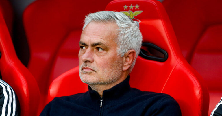 José Mourinho head coach of SL Benfica looks on during the Primeira Liga match between SL Benfica and Vitoria SC at Estadio da Luz on March 21, 2026 in Lisbon, Portugal. Liga Portugal Betclic - SL Benfica vs Vitoria SC (Valter Gouveia/SPP) (Photo by Valter Gouveia/SPP/Sipa USA)
2026.03.21 Lizbona
pilka nozna liga portugalska
Benfica Lizbona - Vitoria Guimaraes
Foto SPP/SIPA USA/PressFocus

!!! POLAND ONLY !!!