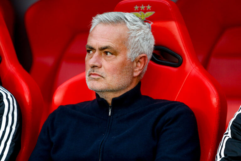 José Mourinho head coach of SL Benfica looks on during the Primeira Liga match between SL Benfica and Vitoria SC at Estadio da Luz on March 21, 2026 in Lisbon, Portugal. Liga Portugal Betclic - SL Benfica vs Vitoria SC (Valter Gouveia/SPP) (Photo by Valter Gouveia/SPP/Sipa USA)
2026.03.21 Lizbona
pilka nozna liga portugalska
Benfica Lizbona - Vitoria Guimaraes
Foto SPP/SIPA USA/PressFocus

!!! POLAND ONLY !!!