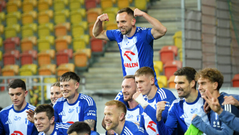 2026.03.21 Bialystok Pilka nozna PKO Ekstraklasa sezon 2025/2026 Mecz 26. kolejki rozgrywek Jagiellonia Bialystok (zolto-czerwone) - Wisla Plock N/z koniec meczu zawodnicy Wisly Plock ciesza sie ze zwyciestwa wyzej Fabian Hiszpanski Foto Michal Kosc / PressFocus 
2026.03.21 Bialystok Football Polish PKO Ekstraklasa season 2025/2026 Jagiellonia Bialystok - Wisla Plock Credit Michal Kosc / PressFocus