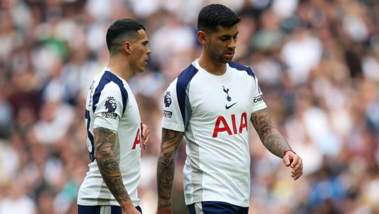 Tottenham Hotspur v Nottingham Forest, Premier League Tottenham Hotspur Defender Pedro Porro 23 &amp; Tottenham Hotspur Defender Cristian Romero 17 during the Premier League match between Tottenham Hotspur and Nottingham Forest at Tottenham Hotspur Stadium, London, UK on 22 March 2026. London Tottenham Hotspur Stadium London UK Editorial use only DataCo restrictions apply See www.football-dataco.com , Copyright: xChrisxFoxwellx PSI-23945-0207
2026.03.22 Londyn
pilka nozna liga angielska
Tottenham Hotspur - Nottingham Forest

Foto IMAGO/PressFocus

!!! POLAND ONLY !!!