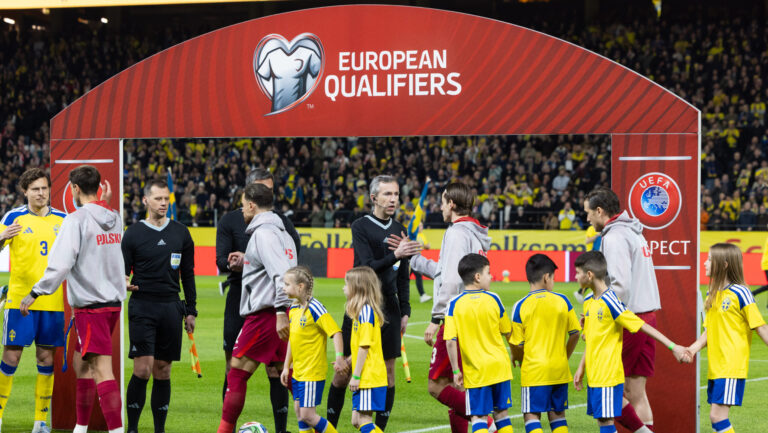 2026.03.31 Sztokholm
Pilka nozna Kwalifikacje Mistrzostw Swiata 2026
Szwecja - Polska
N/z Slavko Vincic, Jakub Kaminski
Foto Marcin Karczewski / PressFocus

2026.03.31 Stockholm
Football - FIFA World Cup 2026 Qualifying round
Sweden - Poland
Slavko Vincic, Jakub Kaminski
Credit: Marcin Karczewski / PressFocus
