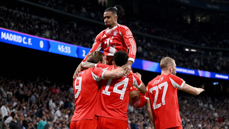 FUSSBALL CHAMPIONS LEAGUE SAISON 2025/2026 Viertelfinal Hinspiel 07.04.2026 Real Madrid - FC Bayern Muenchen Jubel FC Bayern Muenchen nach dem Tor zum 0 -2, v. li., Torschuetze Harry Kane , Luis Diaz , Konrad Laimer , oben auf Michael Olise *** FOOTBALL CHAMPIONS LEAGUE SEASON 2025 2026 quarter-final first leg 07 04 2026 Real Madrid FC Bayern Muenchen cheering FC Bayern Muenchen after the goal to 0 2, from left , goal scorer Harry Kane , Luis Diaz , Konrad Laimer , on top Michael Olise
2026.04.07 Madryt
pilka nozna liga mistrzow
Real Madryt - Bayern Monachium

Foto IMAGO/PressFocus

!!! POLAND ONLY !!!