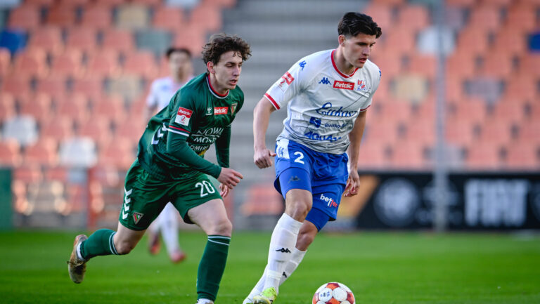 24.04.2026 Bielsko Biala  
Pilka nozna,
Betclic 2 liga sezon 2025/2026,
Podbeskidzie Bielsko Biala - Zaglebie Sosnowiec 
n/z Milosz Pawlusinski Kamil Sochan 
foto Krzysztof Dzierzawa / PressFocus
24.04.2026 Bielsko Biala
Football,
second division season 2025/2026 ,
Podbeskidzie Bielsko Biala - Zaglebie Sosnowiec 
n/z Milosz Pawlusinski Kamil Sochan 
foto Krzysztof Dzierzawa / PressFocus