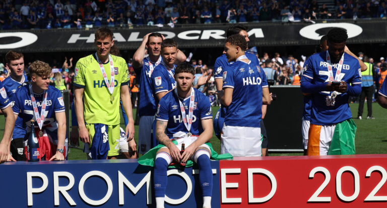 Ipswich Town v Queens Park Rangers, Sky Bet Championship Wes Burn of Ipswich Town looks on after he collects his medal following the Ipswich Town v Queens Park Rangers Sky Bet Championship match at Portman Road, Ipswich, England on 2 May 2026 Credit: Sally Rawlins/Every Second Media Editorial use only. All images are copyright Every Second Media Limited. No images may be reproduced without prior permission. Copyright: xIMAGO/EveryxSecondxMediax ESM-1965-0145 SallyxRawlinsx/xEveryxSecondxMediax
2026.05.02 Ipswich
pilka nozna , liga angielska
Ipswich Town - Queens Park Rangers
Foto IMAGO/PressFocus

!!! POLAND ONLY !!!