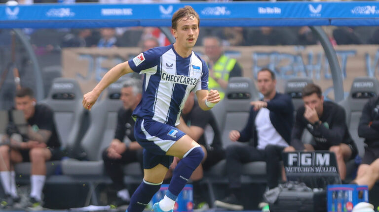 10.05.2025, xtgx, Fussball 2. Bundesliga, Hertha BSC Berlin - SpVgg Greuther Fürth emspor, v.l. Michal Karbownik Hertha, 33 Freisteller, Einzelbild, Ganzkoerper, single frame DFL/DFB REGULATIONS PROHIBIT ANY USE OF PHOTOGRAPHS as IMAGE SEQUENCES and/or QUASI-VIDEO Berlin *** 10 05 2025, xtgx, Fußball 2 Bundesliga, Hertha BSC Berlin SpVgg Greuther Fürth emspor, v l Michal Karbownik Hertha, 33 Freisteller, Einzelbild, Ganzkoerper, single frame DFL DFB REGULATIONS PROHIBIT ANY USE OF PHOTOGRAPHS as IMAGE SEQUENCES and or QUASI VIDEO Berlin
2026.05.10 Berlin
pilka nozna , 2. liga niemiecka
Hertha BSC Berlin - SpVgg Greuther Fuerth
Foto IMAGO/PressFocus

!!! POLAND ONLY !!!