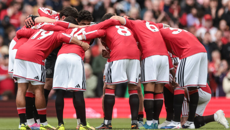 Manchester United team huddle during the Premier League match Manchester United vs Nottingham Forest at Old Trafford, Manchester, United Kingdom on 17 May 2026

(Photo by Mark Cosgrove/News Images) in Manchester, United Kingdom on 5/17/2026. (Photo by Mark Cosgrove/News Images/Sipa USA)
2026.05.17 Manchester
pilka nozna liga angielska
Manchester United - Nottingham Forest
Foto News Images/SIPA USA/PressFocus

!!! POLAND ONLY !!!