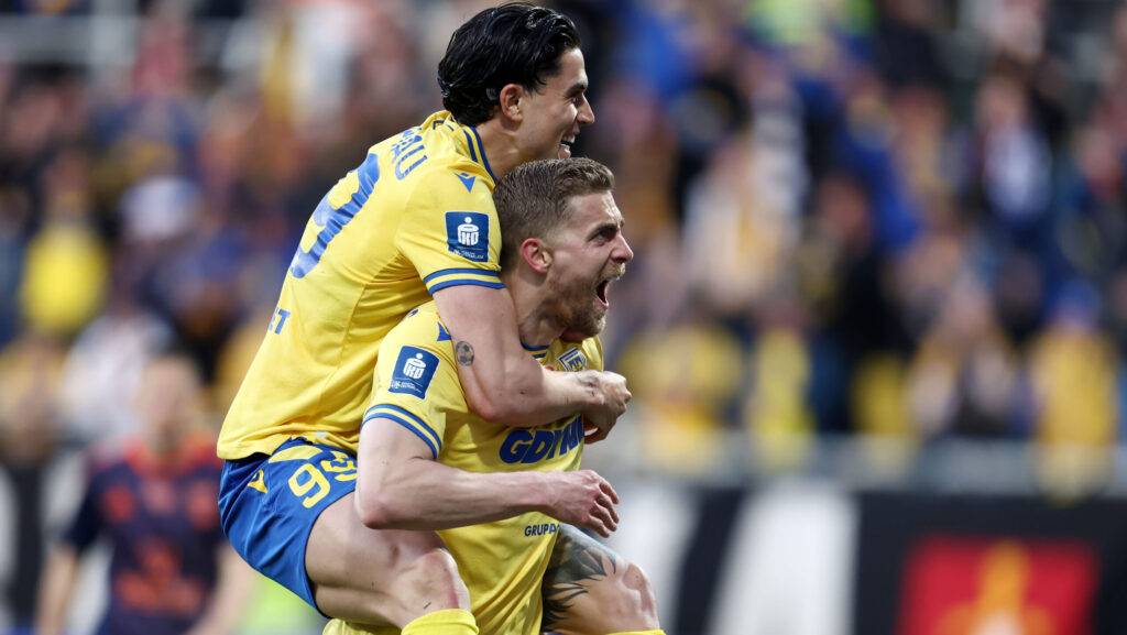 2026.05.18 Gdynia Pilka nozna PKO BP Ekstraklasa sezon 2025/2026 Arka Gdynia - Bruk-Bet Termalica Nieciecza N/z Edu Espiau Vladislavs Gutkovskis gol bramka radosc Foto Piotr Matusewicz / PressFocus

2026.05.18 Gdynia
Football Polish PKO BP Ekstraklasa season 2025/2026 
Arka Gdynia - Bruk-Bet Termalica Nieciecza 
Edu Espiau Vladislavs Gutkovskis gol bramka radosc 
Credit: Piotr Matusewicz / PressFocus
