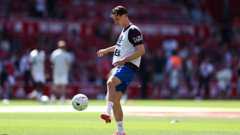 Nottingham, England, 24th May 2026. Alex Scott of AFC Bournemouth warms up prior to the Nottingham Forest vs AFC Bournemouth Premier League match at the City Ground, Nottingham. Picture credit should read: Jessica Hornby / Sportimage EDITORIAL USE ONLY. No use with unauthorised audio, video, data, fixture lists, club/league logos or live services. Online in-match use limited to 120 images, no video emulation. No use in betting, games or single club/league/player publications. SPI_015_JH_NOTTINGHAM_FOREST_BOURNEMOUTH SPI-4820-0015
2026.05.24 Nottingham
pilka nozna liga angielska
Nottingham Forest - AFC Bournemouth
Foto IMAGO/PressFocus

!!! POLAND ONLY !!!
