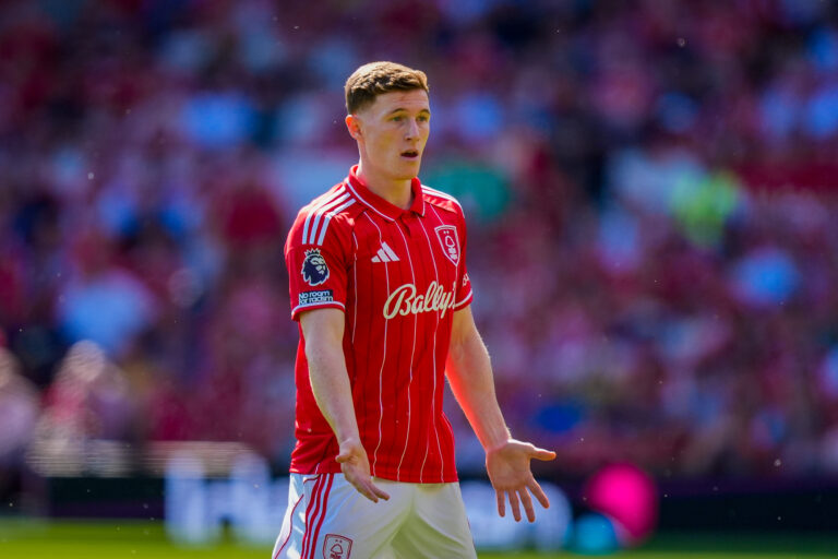 Elliot Anderson of Nottingham Forest gives his team instructions  during the Premier League match Nottingham Forest vs Bournemouth at City Ground, Nottingham, United Kingdom on 24 May 2026

(Photo by Maynard Manyowa/News Images) in Nottingham, United Kingdom on 5/24/2026. (Photo by Maynard Manyowa/News Images/Sipa USA)
2026.05.24 Nottingham
pilka nozna liga angielska
Nottingham Forest - AFC Bournemouth
Foto News Images/SIPA USA/PressFocus

!!! POLAND ONLY !!!