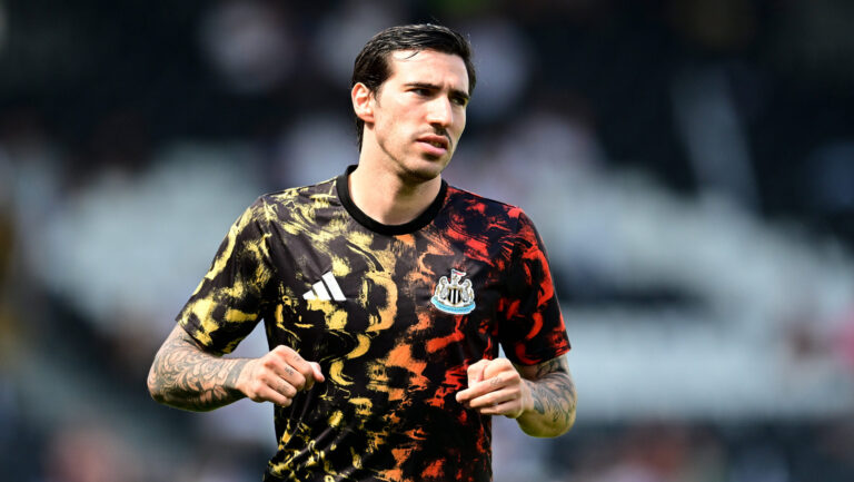 Fulham v Newcastle United, Premier League Newcastle United midfielder Sandro Tonali 8 during the Premier League match between Fulham and Newcastle United at Craven Cottage, London, UK on 24 May 2026. London Craven Cottage Greater London UK Editorial use only DataCo restrictions apply See www.football-dataco.com , Copyright: xDennisxGoodwinx PSI-24290-0127
2026.05.24 Londyn
pilka nozna
Premier League 2025/2026
Foto IMAGO/PressFocus

!!! POLAND ONLY !!!