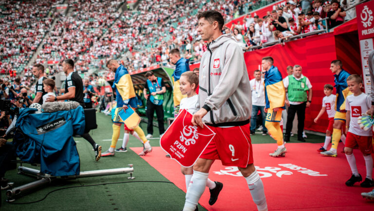 2026.05.31 Wroclaw
Polska - Ukraina
Pilka Nozna, mecz towarzyski 
N/z Robert Lewandowski wyprowadza Maje Mecan z fundacji Cancer Fighters Maja Mecan
Foto Mateusz Porzucek PressFocus

2026.05.31 Wroclaw
Polska - Ukraina
Football, Poland Ukraine Friendly match
Robert Lewandowski wyprowadza Maje Mecan z fundacji Cancer Fighters Maja Mecan
Credit: Mateusz Porzucek PressFocus