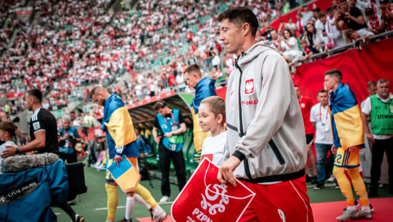 2026.05.31 Wroclaw
Polska - Ukraina
Pilka Nozna, mecz towarzyski 
N/z Robert Lewandowski wyprowadza Maje Mecan z fundacji Cancer Fighters Maja Mecan
Foto Mateusz Porzucek PressFocus

2026.05.31 Wroclaw
Polska - Ukraina
Football, Poland Ukraine Friendly match
Robert Lewandowski wyprowadza Maje Mecan z fundacji Cancer Fighters Maja Mecan
Credit: Mateusz Porzucek PressFocus